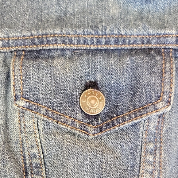 Express Size MEDIUM Womens Crop Blue Distressed Denim Jacket. - Picture 3 of 10
